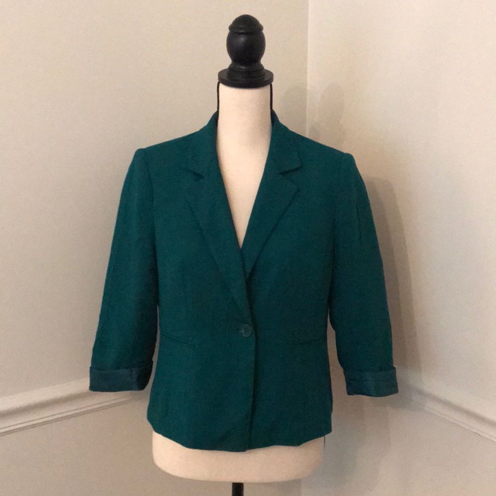 Decree Emerald 3/4 Sleeve Crop Casual Blazer!